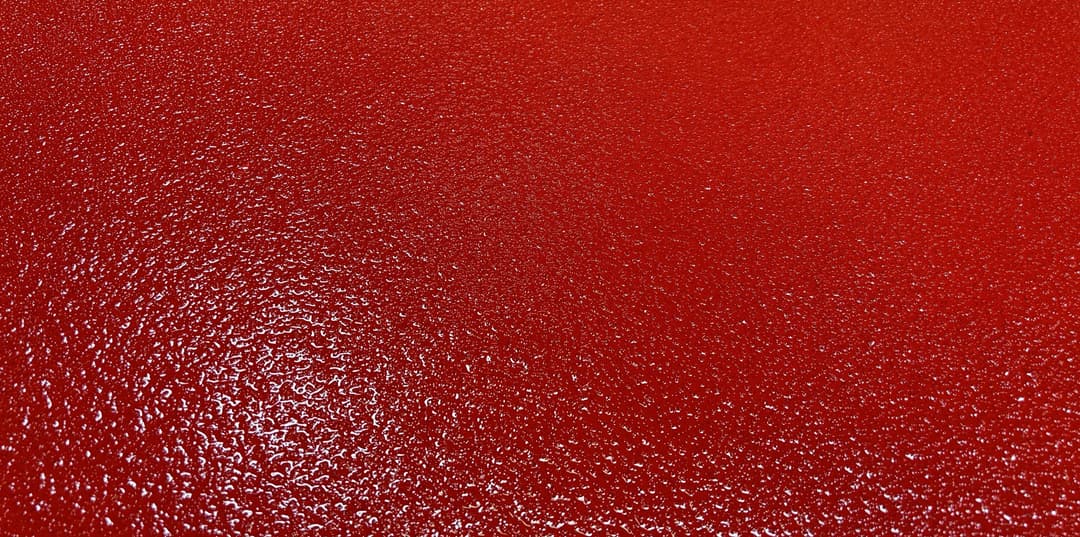 sandstrødd, rødt epoxybelegg